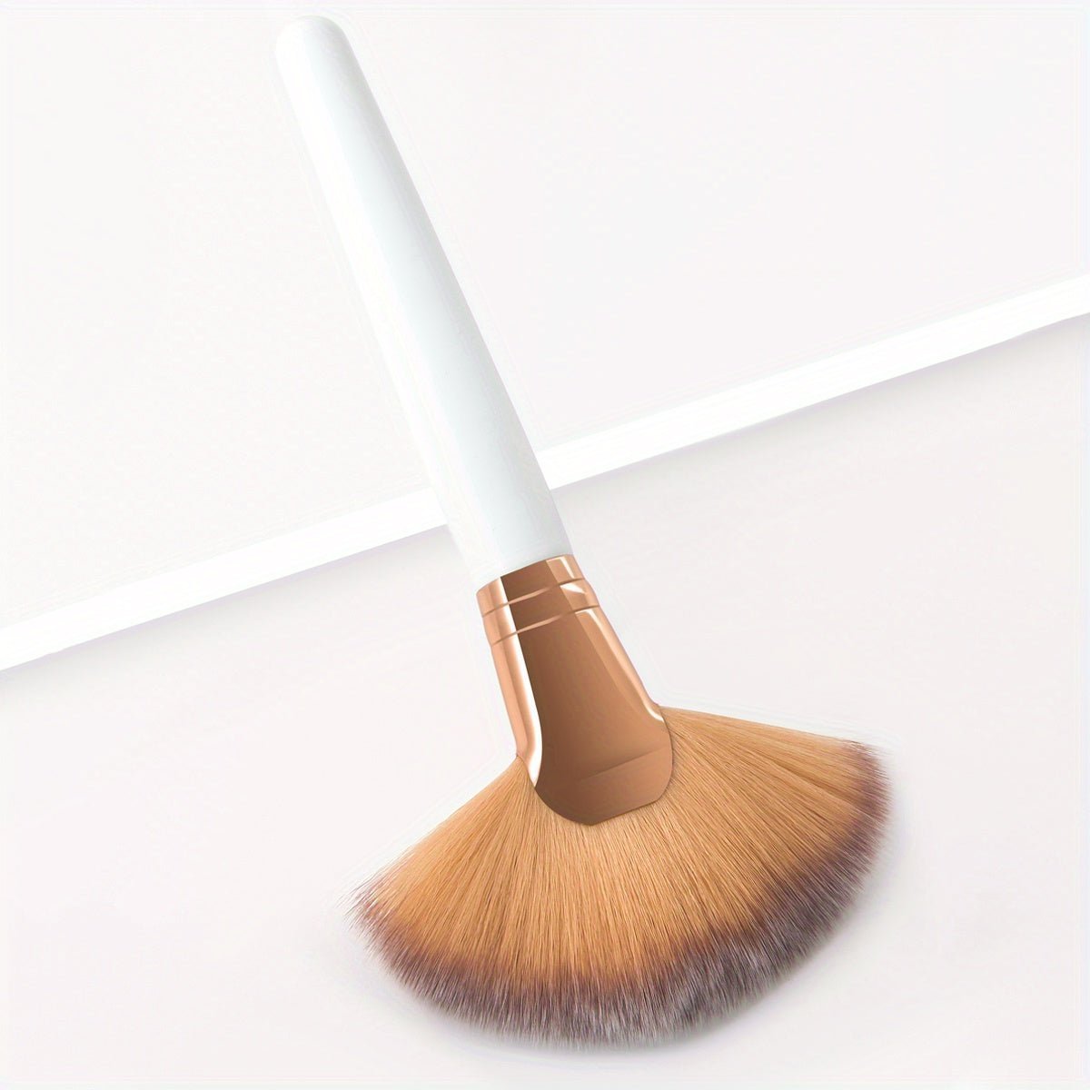 Fan-Shaped Powder Brush - Luxurious and Professional - Image 3