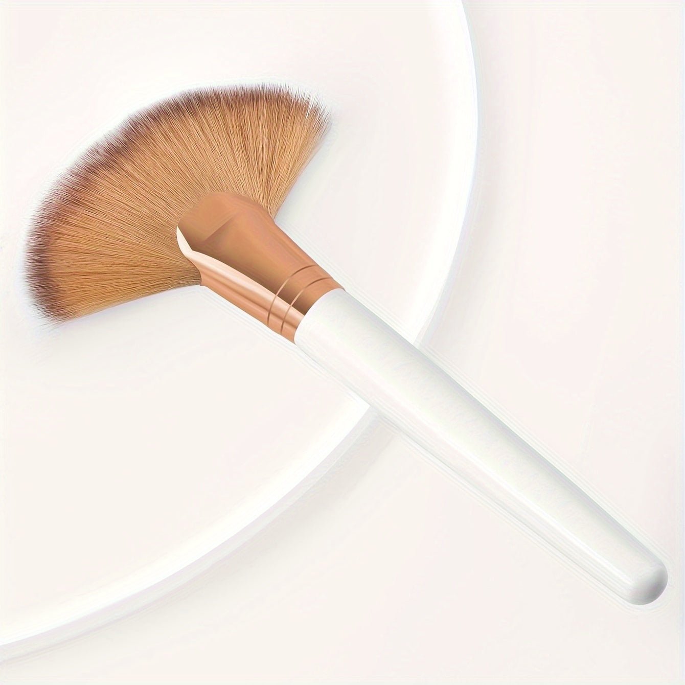 Fan-Shaped Powder Brush - Luxurious and Professional - Image 4