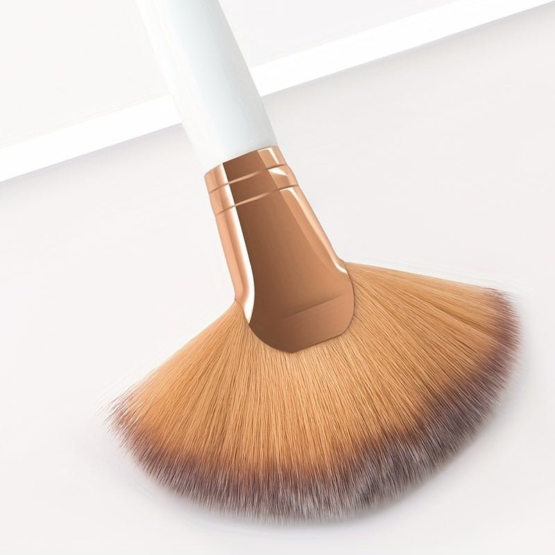 Fan-Shaped Powder Brush - Luxurious and Professional - Image 2