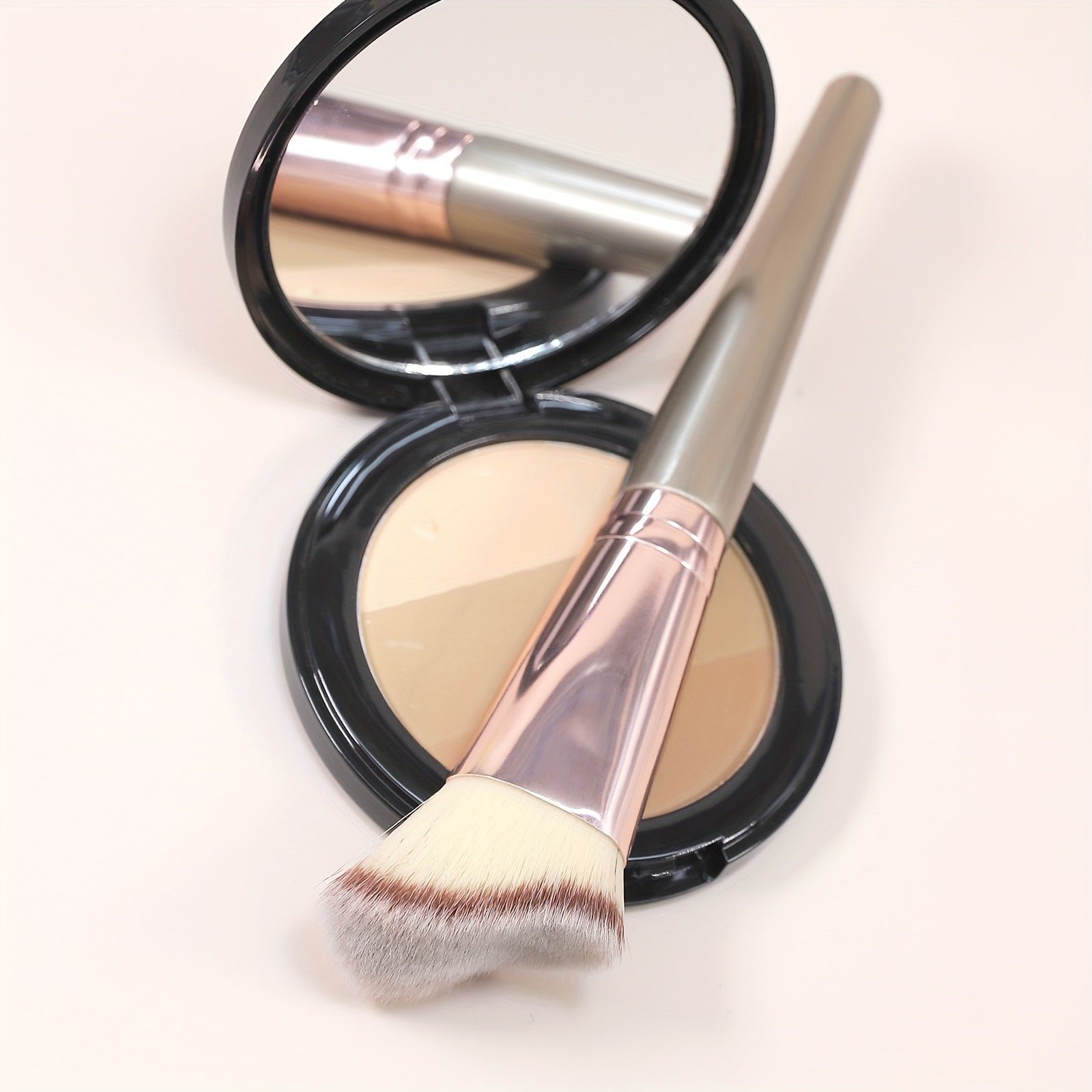 Luxury Sculpting Series: Exclusive Angled Contour Brush - Image 5