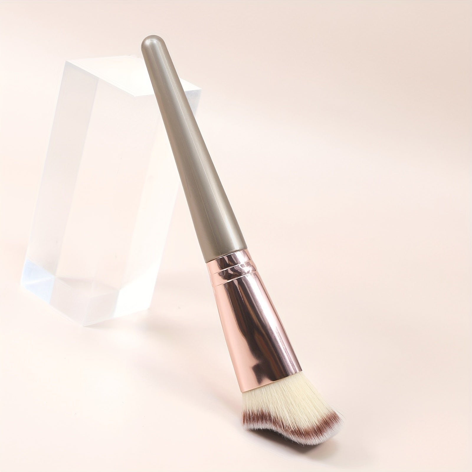 Luxury Sculpting Series: Exclusive Angled Contour Brush - Image 3