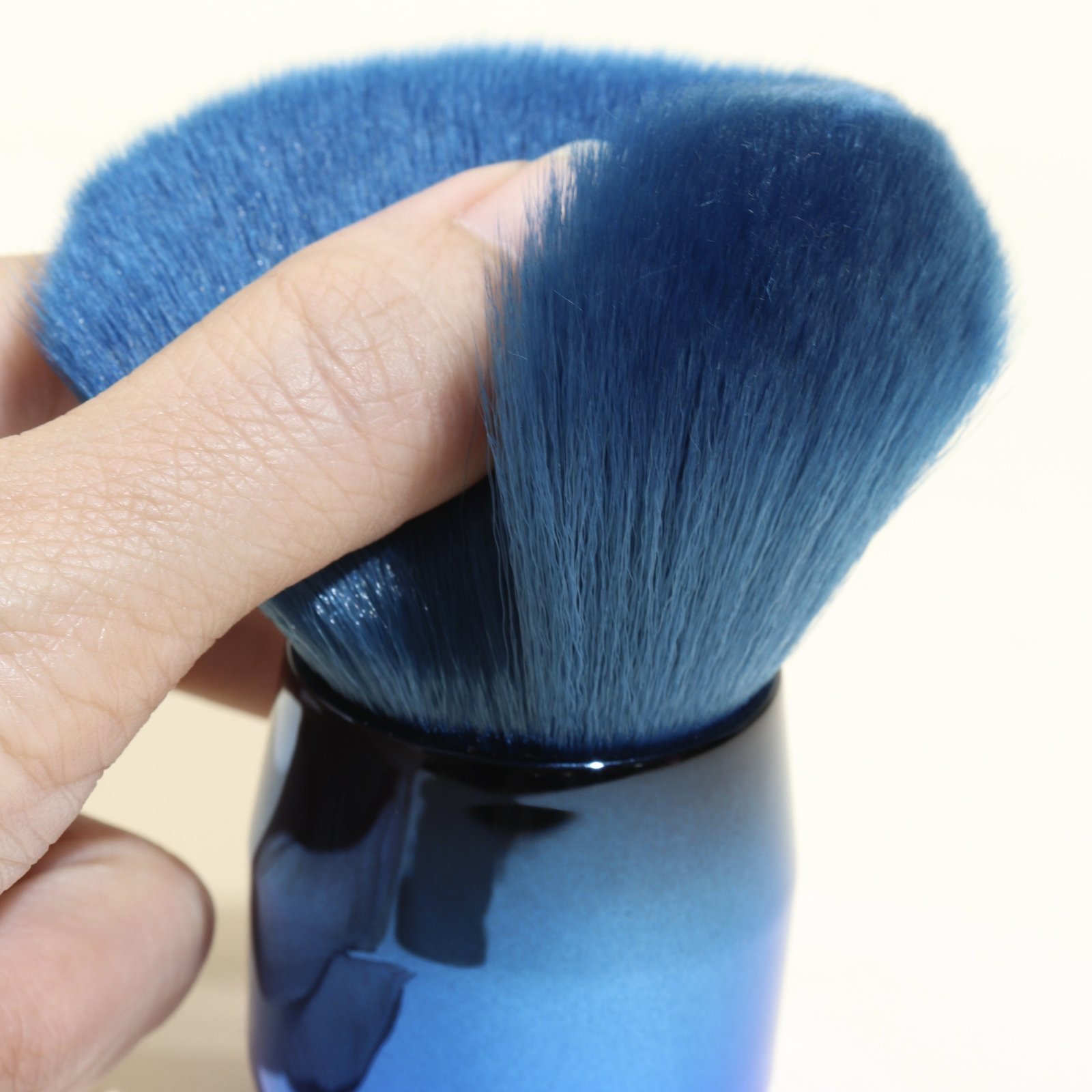 Large Soft Oval Nylon Bristle Brush — Fluffy Design for Loose Powder, Blush & Bronzer - Image 6