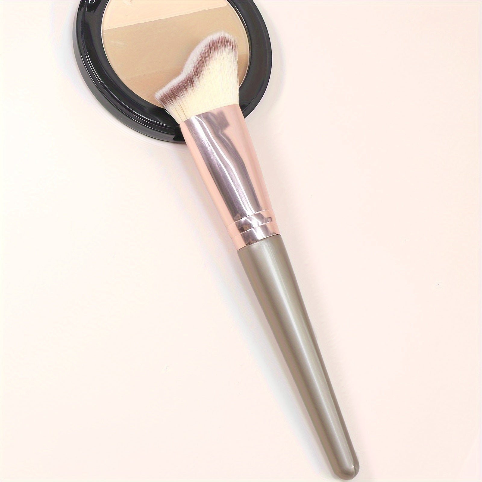 Luxury Sculpting Series: Exclusive Angled Contour Brush - Image 4