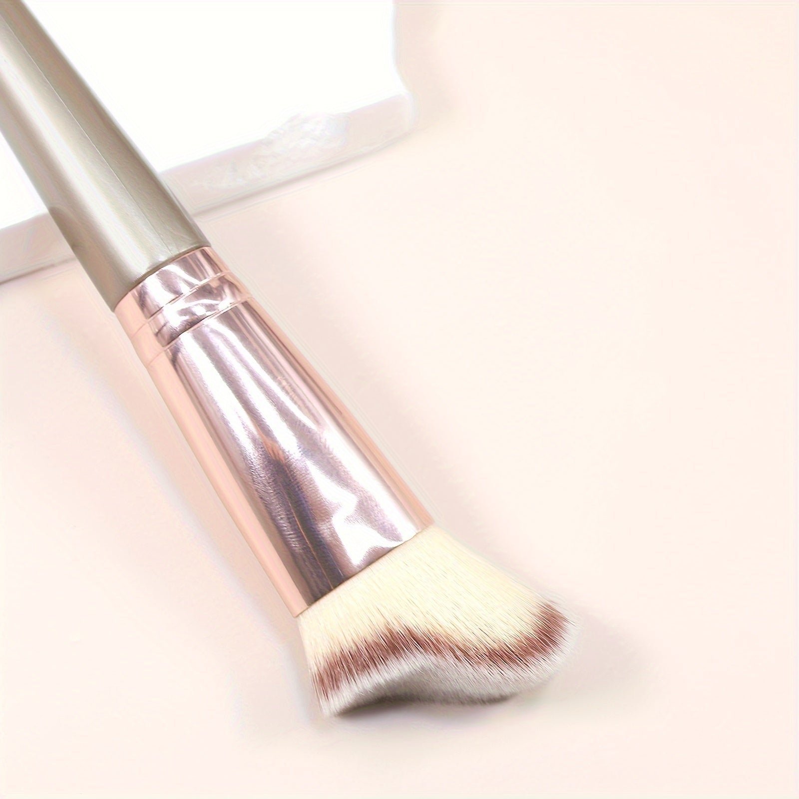 Luxury Sculpting Series: Exclusive Angled Contour Brush - Image 6
